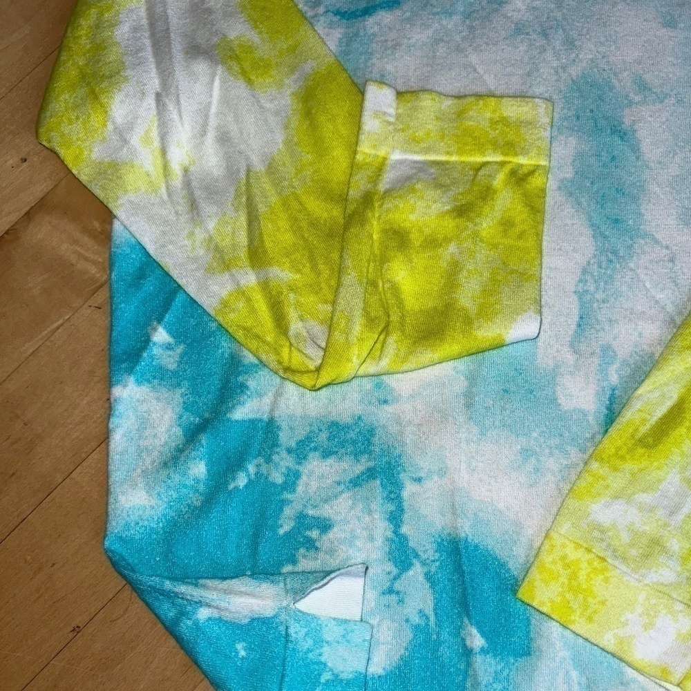 BELFORD turquoise tie dye sweater, Medium. DB1914 - Picture 2 of 4
